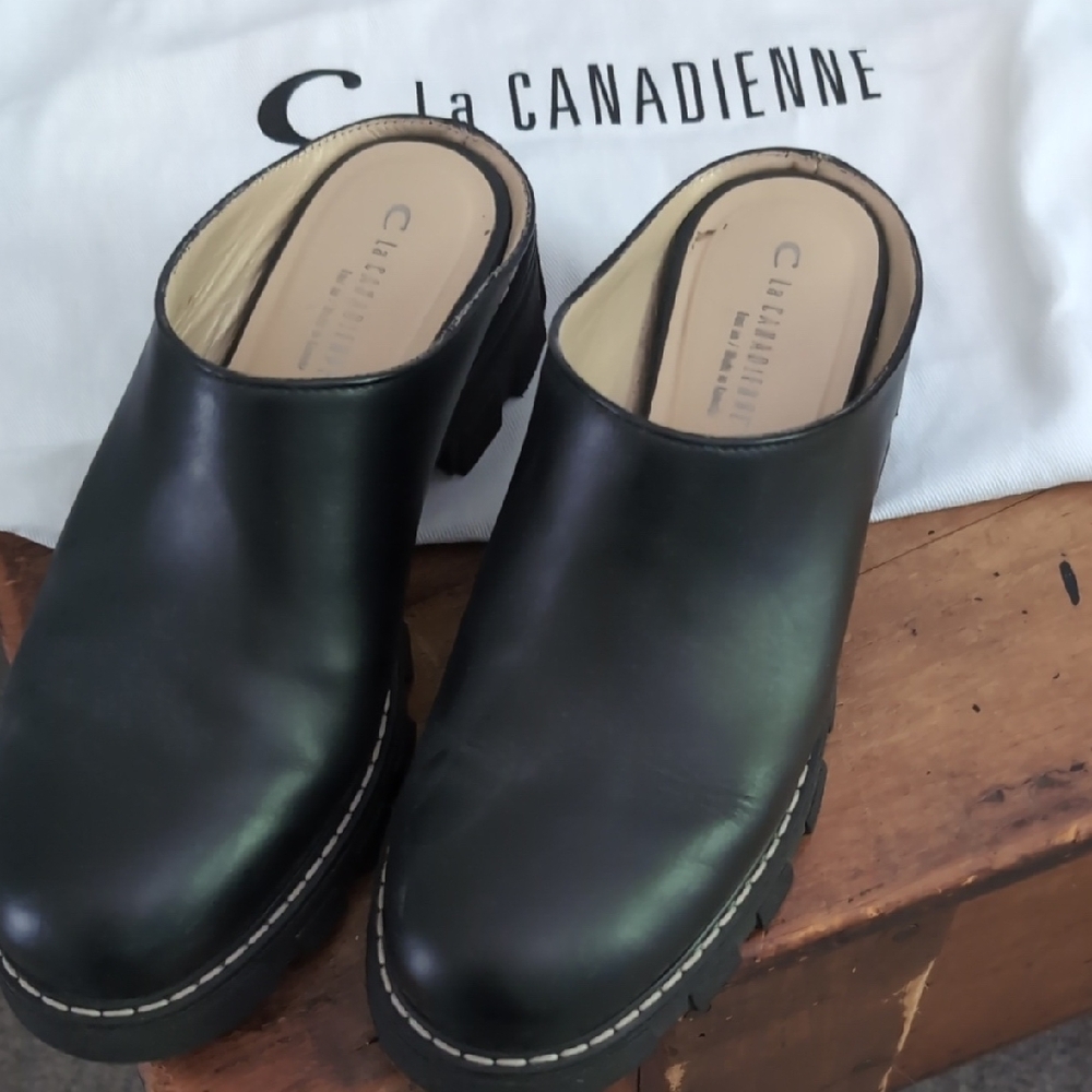 La Canadienne Black Leather Mules